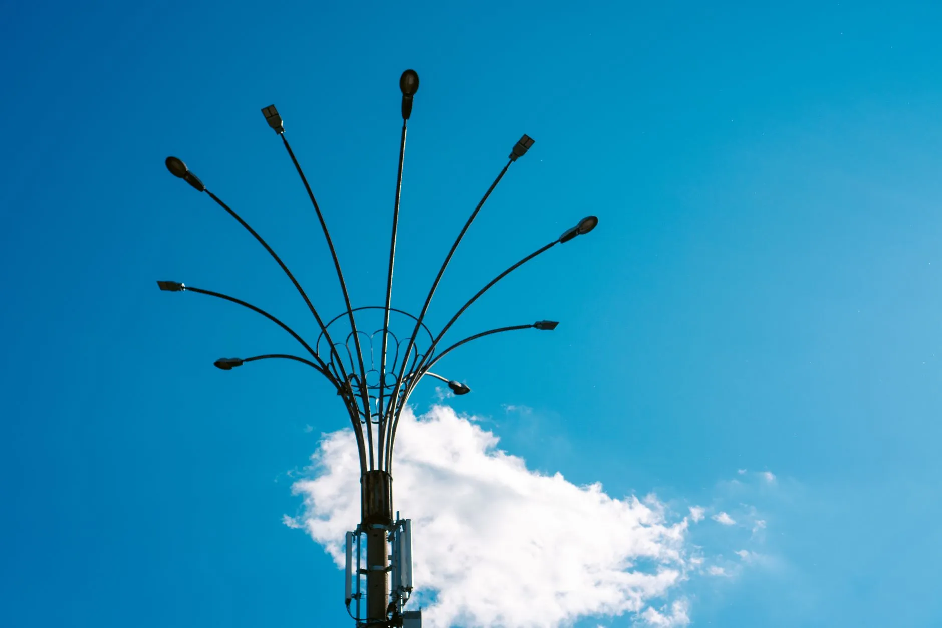 团餐服务与餐饮托管对比分析：上海企业如何选择合作伙伴